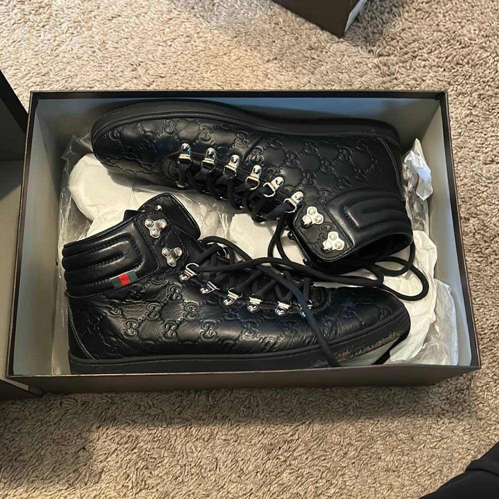 Gucci Men Size 9 Color: Black